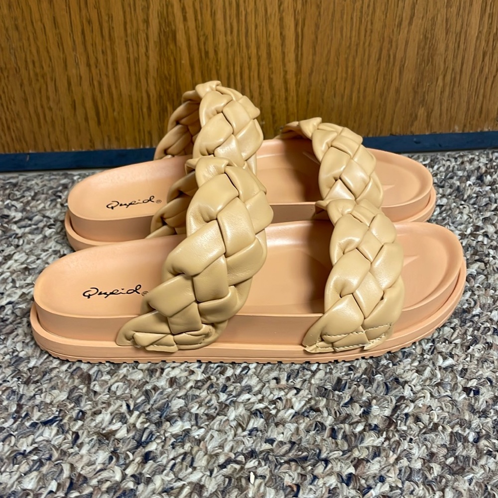 Qupid braided sandals